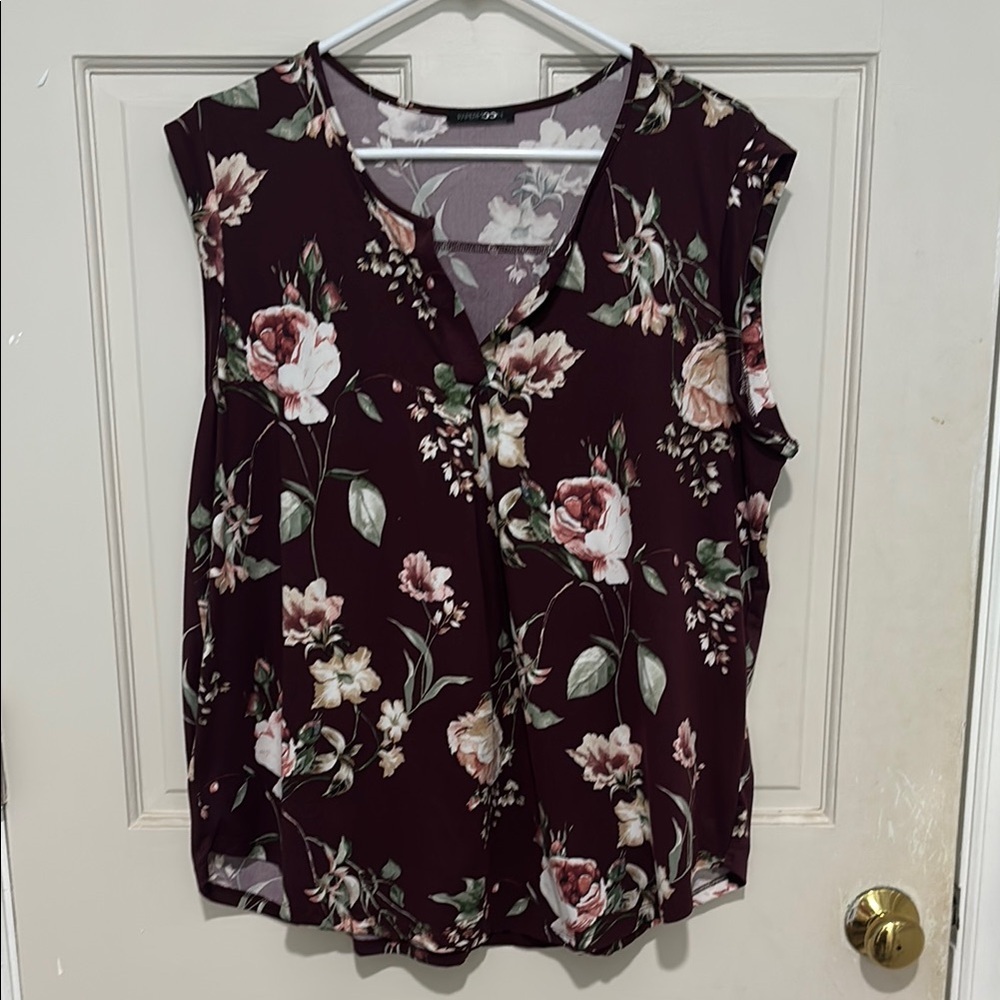 Papermoon plus size split front floral sleeveless top maroon size 1x